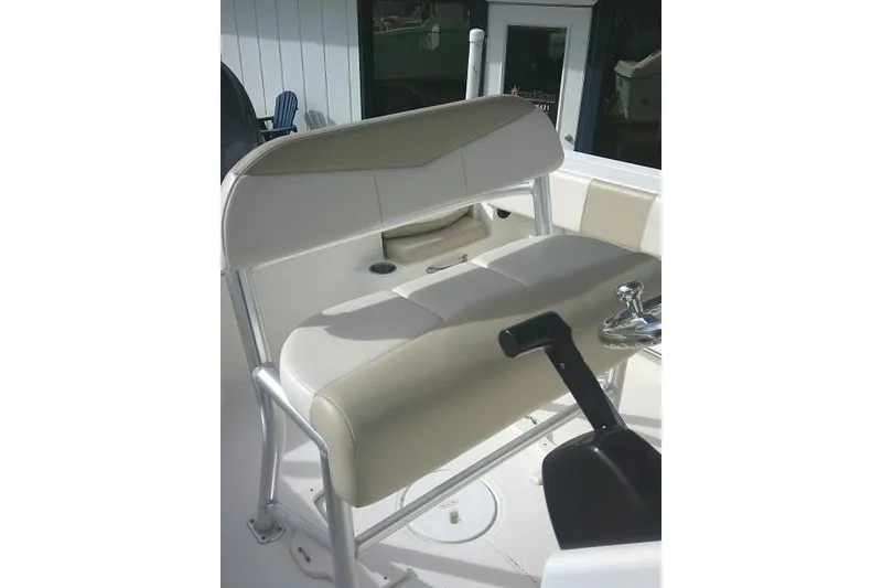 Slide: The Image of 2016 Robalo R200 Center Console boat seat and helm detail. - 27