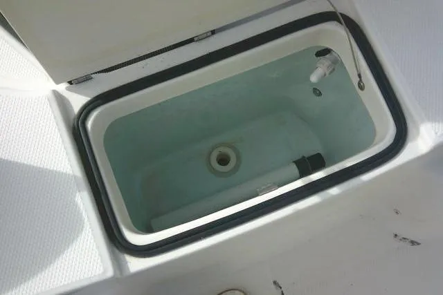 Slide: The Image of Livewell compartment on a 2016 Robalo R200 Center Console boat. - 32