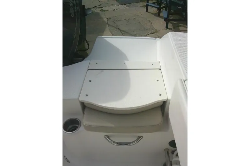 Slide: The Image of 2016 Robalo R200 Center Console boat seat and storage compartment. - 33