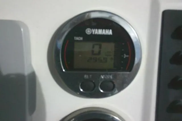 Slide: The Image of Yamaha tachometer on 2016 Robalo R200 Center Console boat dashboard. - 41