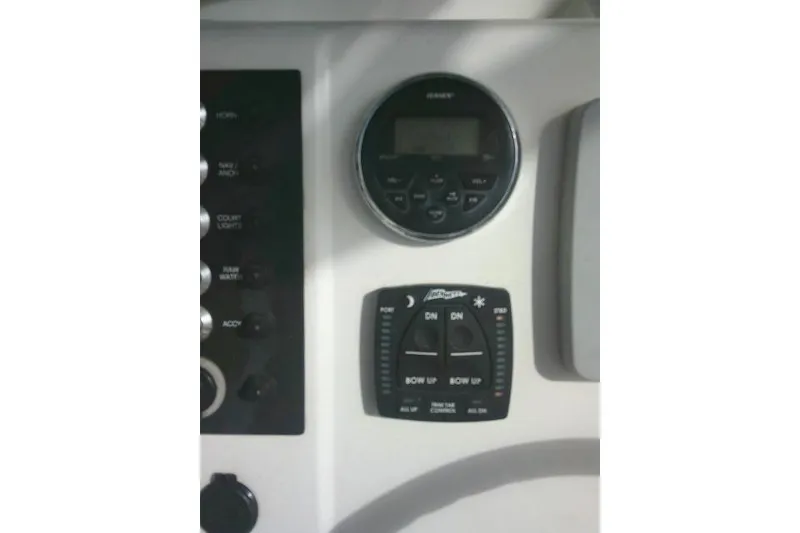 Slide: The Image of Control panel of a 2016 Robalo R200 Center Console boat. - 43