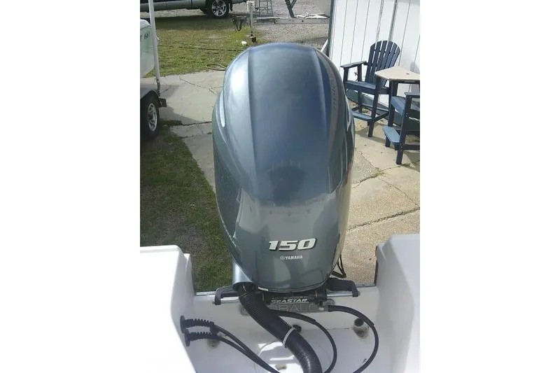 Slide: The Image of 2016 Robalo R200 Center Console with Yamaha 150 outboard motor. - 44