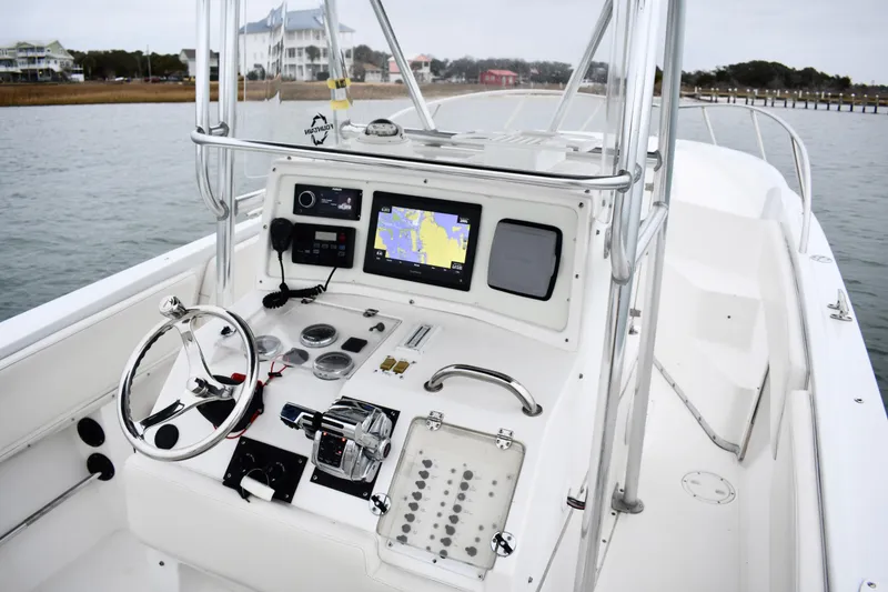 Slide: The Image of 2001 Fountain 31 Tournament Edition boat console with navigation system and steering wheel. - 20