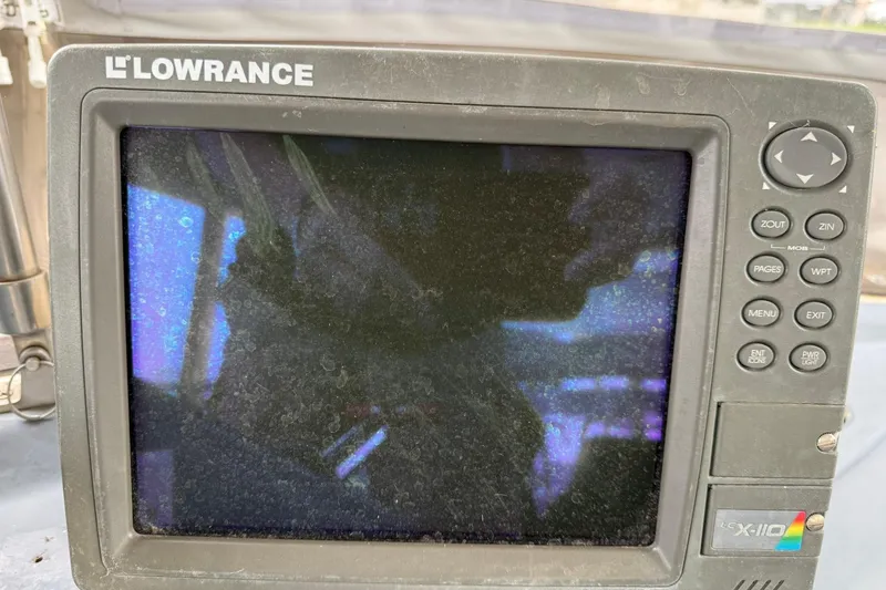Slide: The Image of Lowrance marine GPS device on 1991 Bayliner 4387 Motoryacht dashboard. - 12