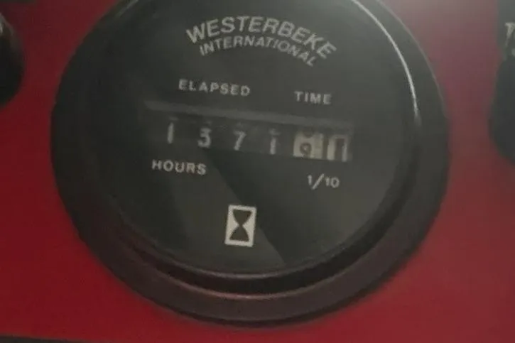 Slide: The Image of Generator Hour meter on 1991 Bayliner 4387 Motoryacht showing 1371.9 hours elapsed. - 50