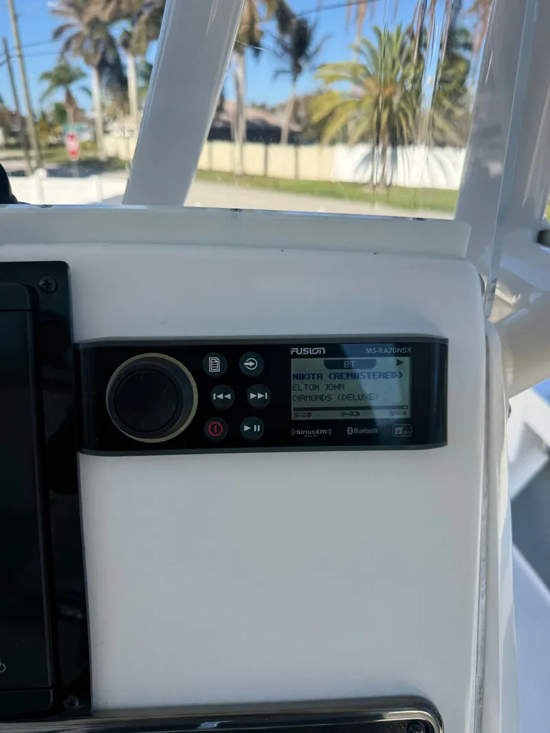 Slide: The Image of Pathfinder 2500 Hybrid 2017 - 10