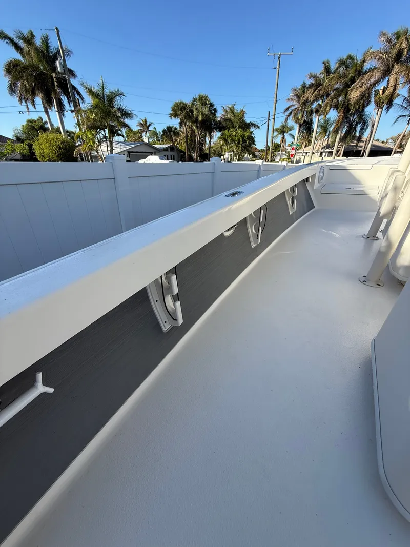 Slide: The Image of Pathfinder 2500 Hybrid 2017 - 15