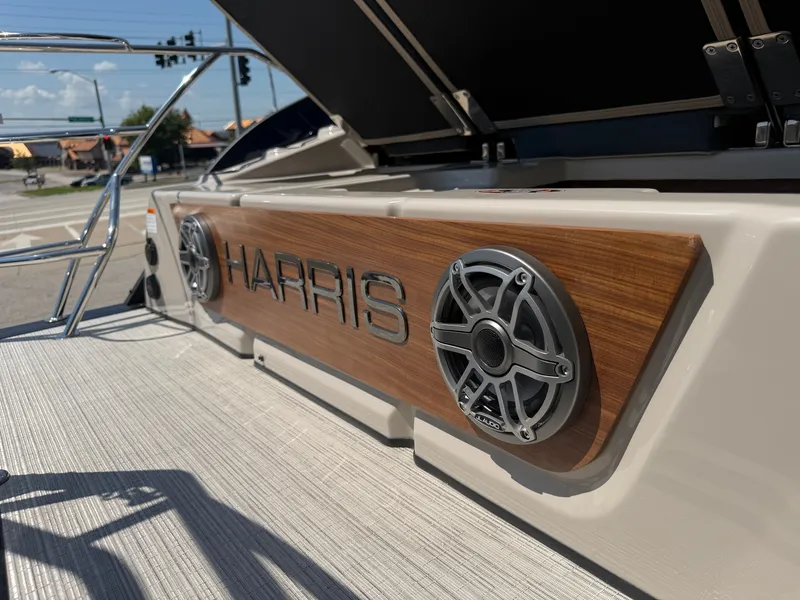 Slide: The Image of Harris Grand Mariner 250 2026 - 28