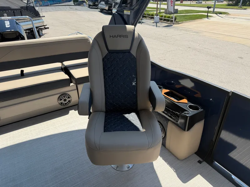 Slide: The Image of Harris Grand Mariner 250 2026 - 35