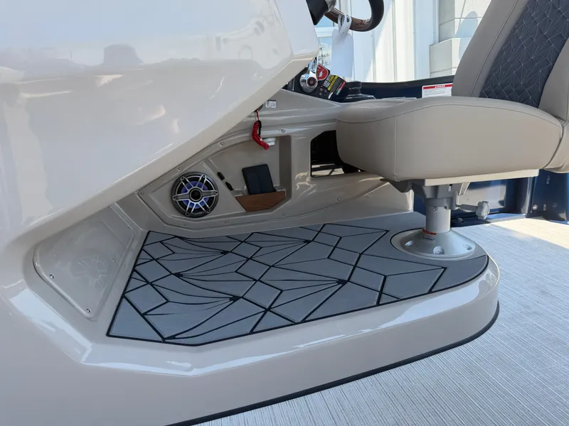 Slide: The Image of Harris Grand Mariner 250 2026 - 45