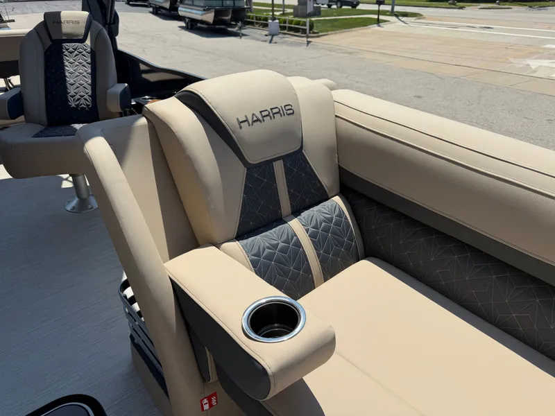 Slide: The Image of Harris Grand Mariner 250 2026 - 54
