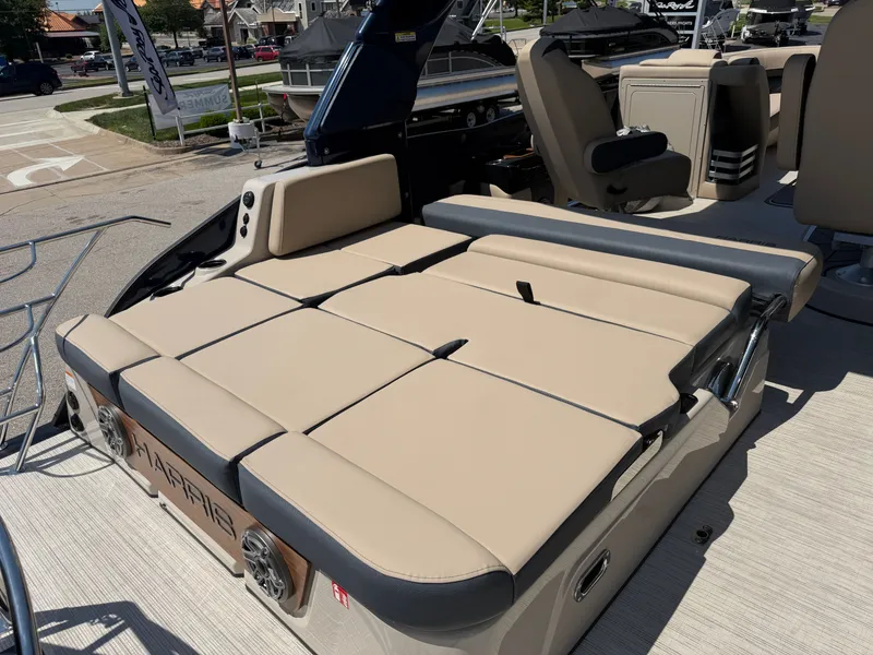 Slide: The Image of Harris Grand Mariner 250 2026 - 24