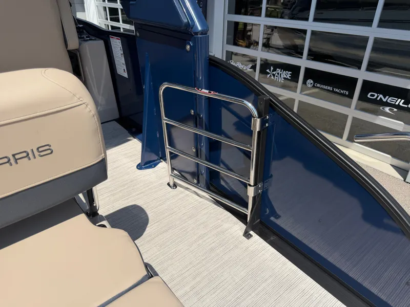 Slide: The Image of Harris Grand Mariner 250 2026 - 20