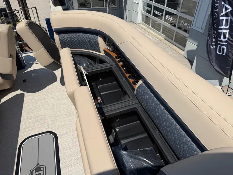Slide: The Image of Harris Grand Mariner 250 2026 - 56