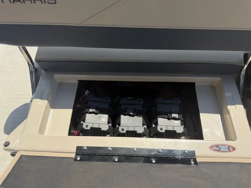 Slide: The Image of Harris Grand Mariner 250 2026 - 31