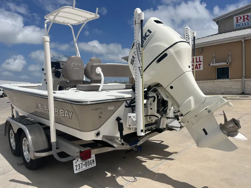 Slide: The Image of Blazer 2200 GTS 2017 - 10