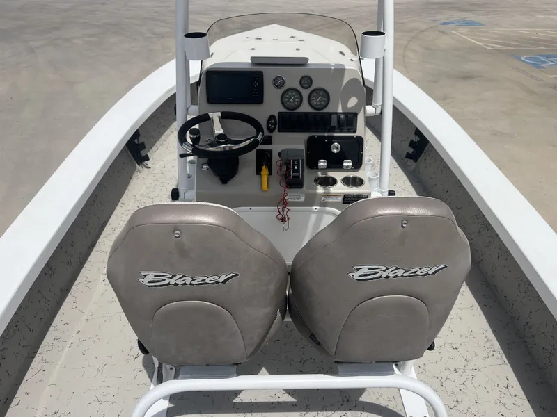 Slide: The Image of Blazer 2200 GTS 2017 - 24