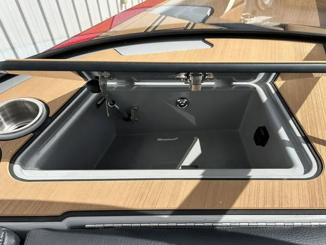 Slide: The Image of Varatti Z2474 2026 - 21