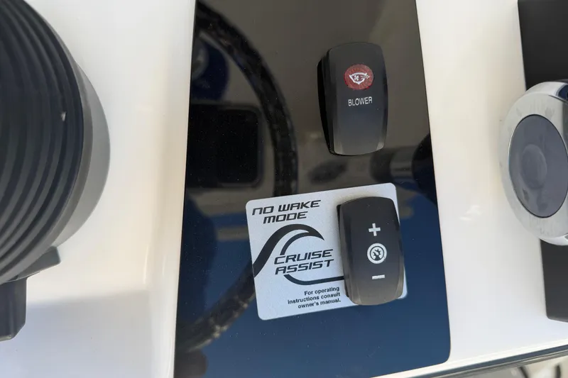 Slide: The Image of Yamaha Boats 2022 252 FSH Sport control panel with blower and cruise assist features. - 22