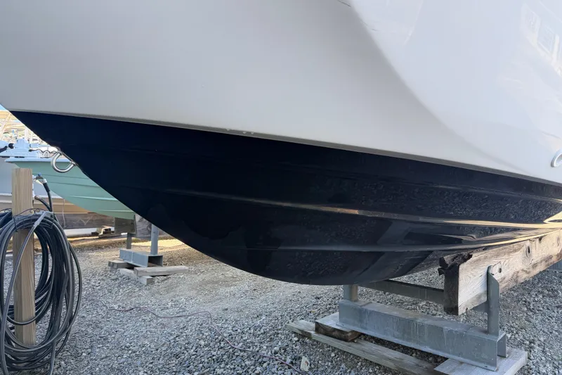 Slide: The Image of 2022 Yamaha Boats 252 FSH Sport hull on display in a boatyard. - 37