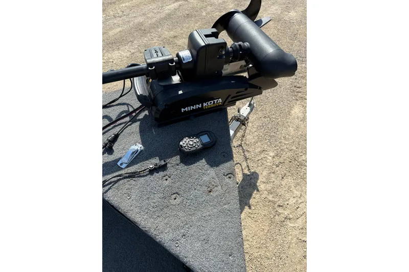 Slide: The Image of 2017 Lund 1775 Impact SS boat with Minn Kota Terrova trolling motor. - 6