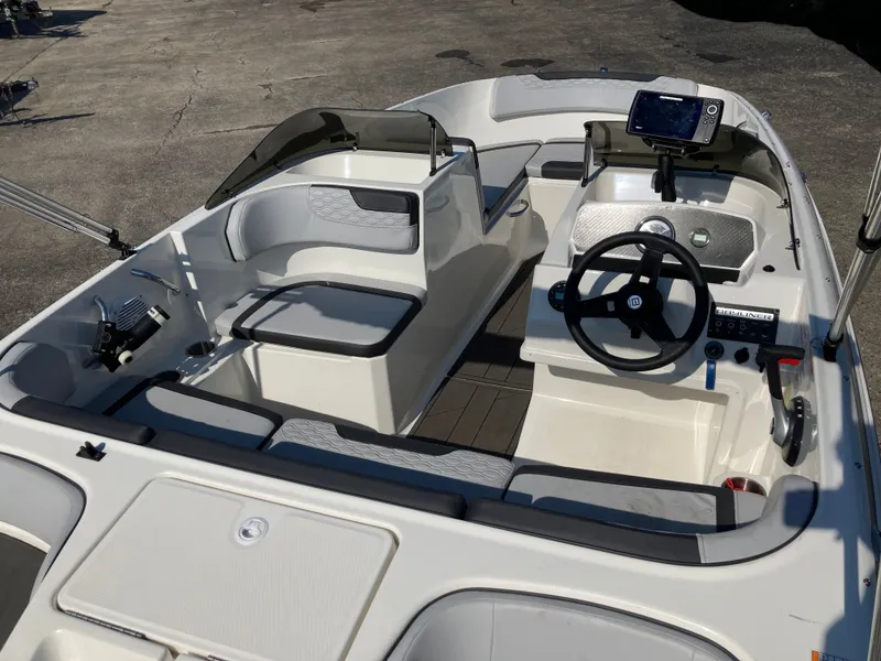Slide: The Image of Interior view of 2022 Bayliner Element M17 boat. - 10