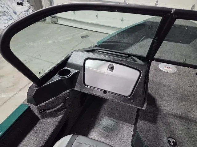 Slide: The Image of Lund 1775 Adventure Sport 2026 - 16