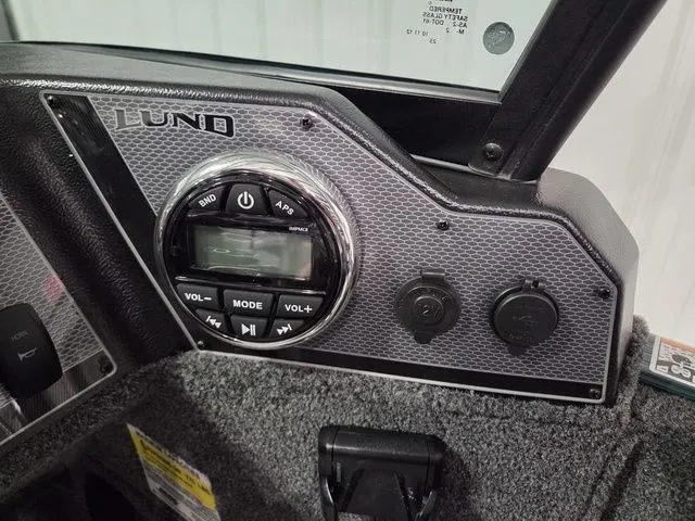 Slide: The Image of Lund 1775 Adventure Sport 2026 - 21