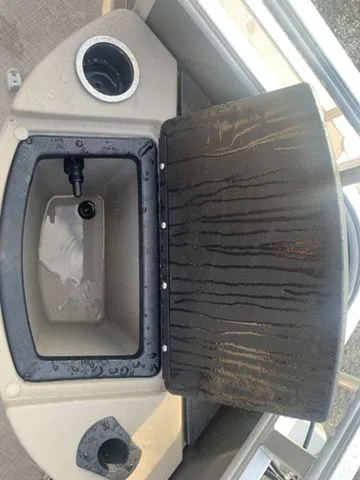 Slide: The Image of Sun Tracker Fishin' Barge 20 DLX 2025 - 11