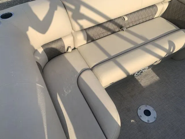 Slide: The Image of Sun Tracker Fishin' Barge 20 DLX 2025 - 21