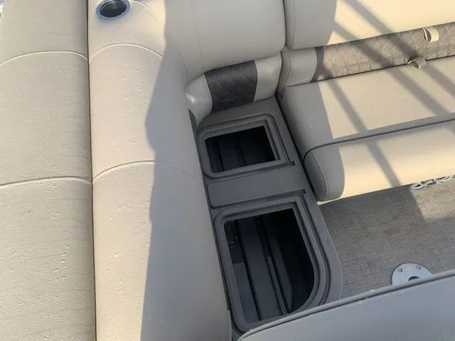 Slide: The Image of Sun Tracker Fishin' Barge 20 DLX 2025 - 22