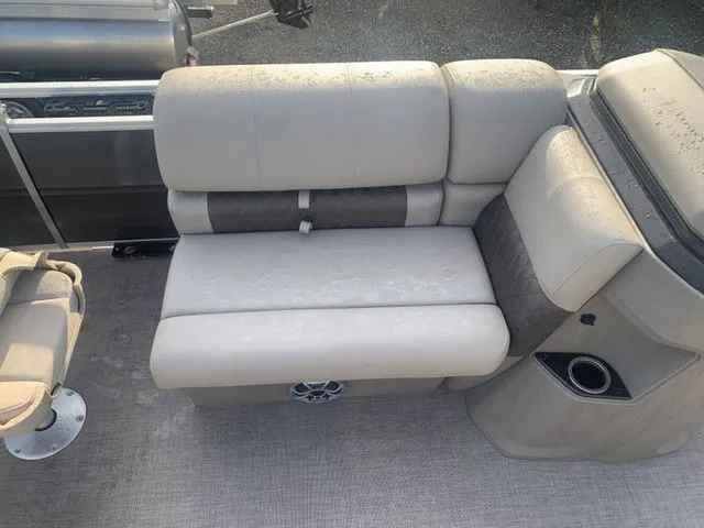 Slide: The Image of Sun Tracker Fishin' Barge 20 DLX 2025 - 23