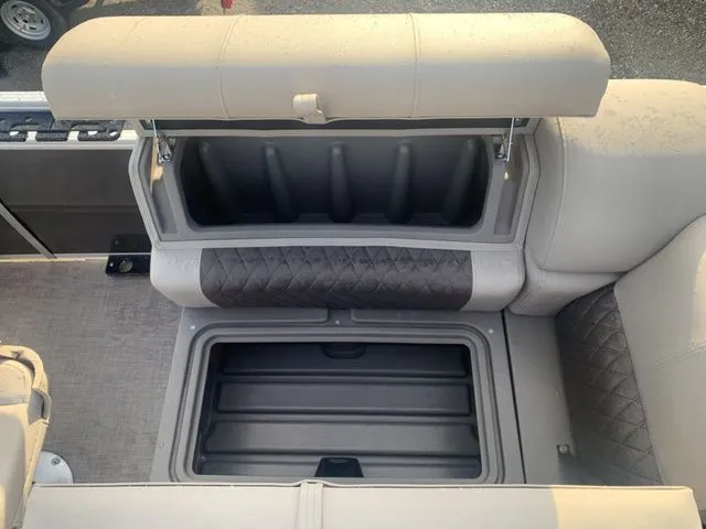 Slide: The Image of Sun Tracker Fishin' Barge 20 DLX 2025 - 24