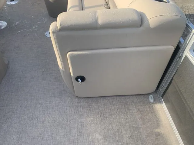 Slide: The Image of Sun Tracker Fishin' Barge 20 DLX 2025 - 25