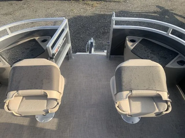 Slide: The Image of Sun Tracker Fishin' Barge 20 DLX 2025 - 27