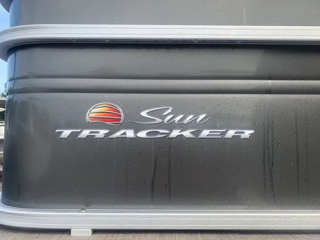 Slide: The Image of Sun Tracker Fishin' Barge 20 DLX 2025 - 28