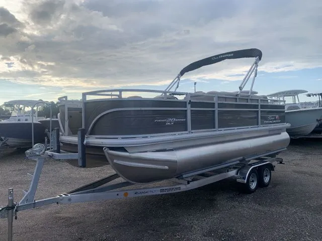 Slide: The Image of Sun Tracker Fishin' Barge 20 DLX 2025 - 8