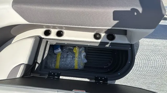 Slide: The Image of Sun Tracker Bass Buggy 16 XL Select 2026 - 10