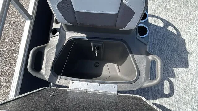 Slide: The Image of Sun Tracker Bass Buggy 16 XL Select 2026 - 12