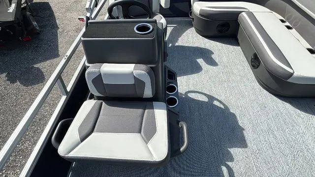 Slide: The Image of Sun Tracker Bass Buggy 16 XL Select 2026 - 15