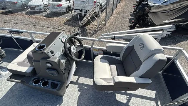 Slide: The Image of Sun Tracker Bass Buggy 16 XL Select 2026 - 6