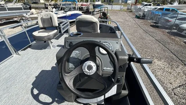 Slide: The Image of Sun Tracker Bass Buggy 16 XL Select 2026 - 7