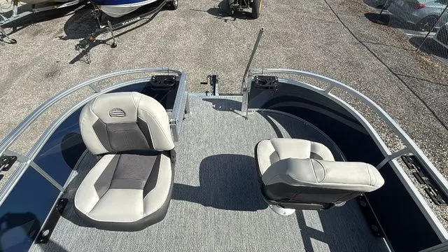 Slide: The Image of Sun Tracker Bass Buggy 16 XL Select 2026 - 8