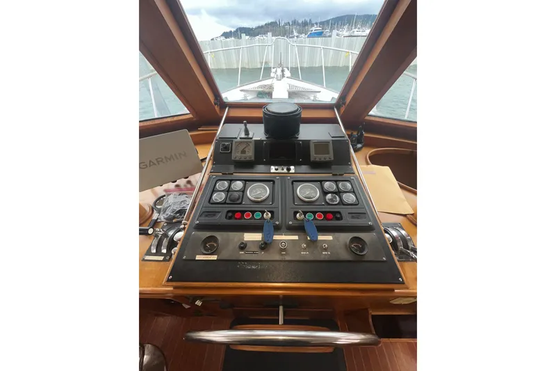 Slide: The Image of Pilothouse of 1986 Sea Ranger 47, featuring navigation controls and instruments. - 34
