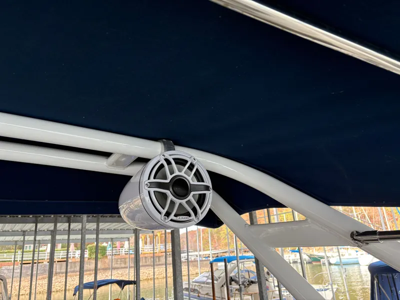 Slide: The Image of Speaker on Sea Ray SDX 270 boat, year 2020. - 15