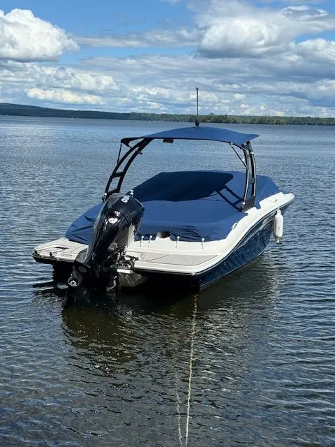 Slide: The Image of Sea Ray SPX 190 Outboard 2022 - 10