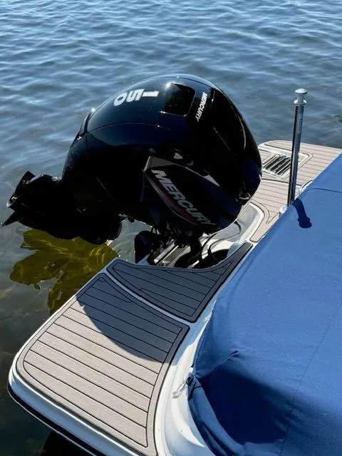 Slide: The Image of Sea Ray SPX 190 Outboard 2022 - 11