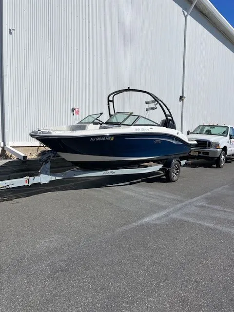 Slide: The Image of Sea Ray SPX 190 Outboard 2022 - 13