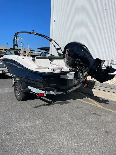 Slide: The Image of Sea Ray SPX 190 Outboard 2022 - 14