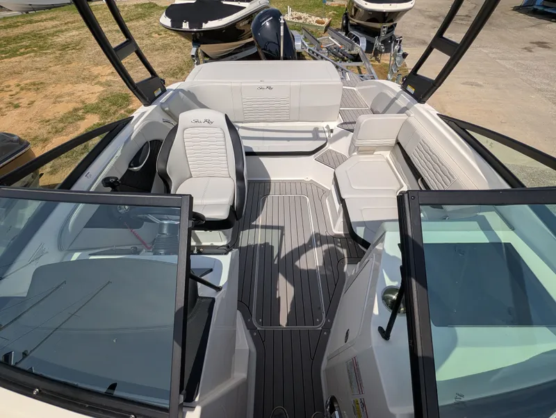 Slide: The Image of Sea Ray SPX 190 Outboard 2022 - 17